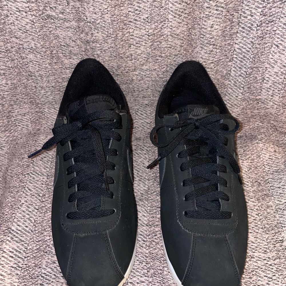 Nike Black Sneakers